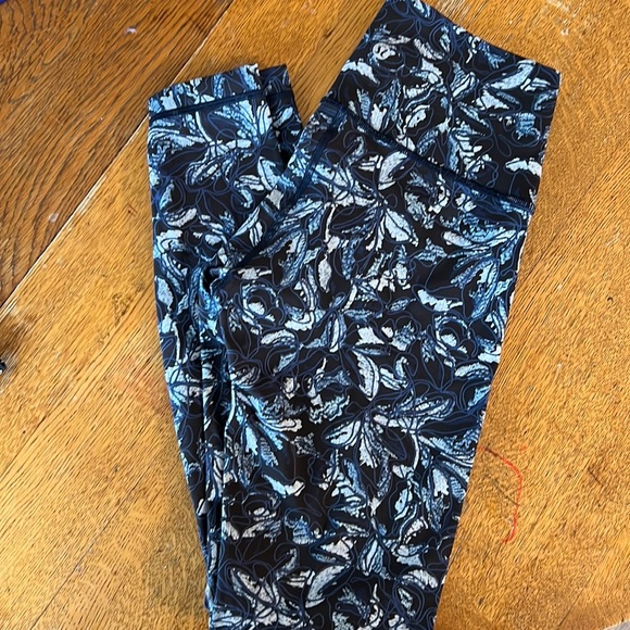 Lululemon leggings - like new - Picture 1 of 4